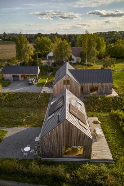 Roen sænker sig under ståltag på idyllisk naturgrund, Fischerstraße 11d, 14778 Päwesin, Tyskland